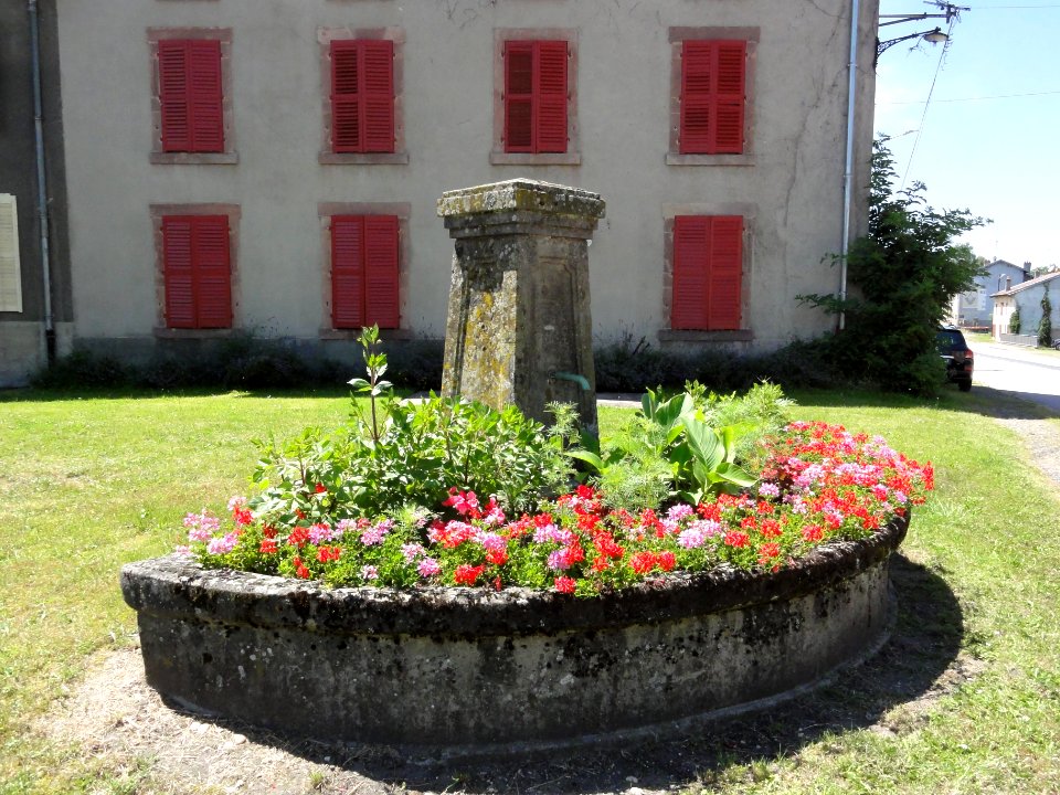 Domèvre-sur-Vezouze (M-et-M) fontaine