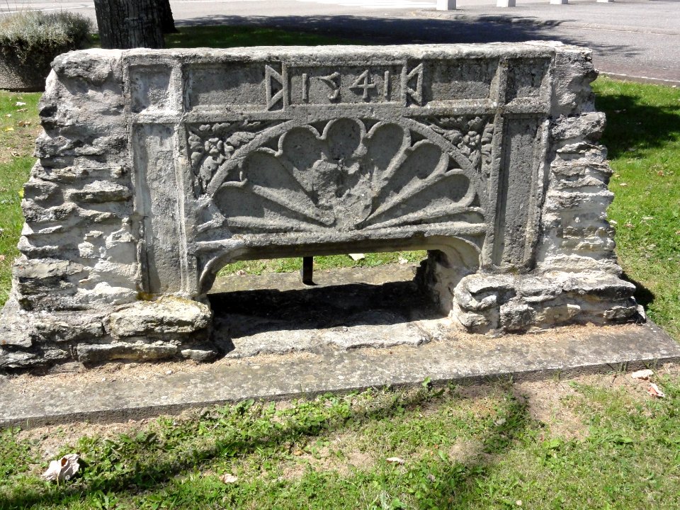Domèvre-sur-Vezouze (M-et-M) vestige dessus de porte maison