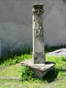 Domèvre-sur-Vezouze (M-et-M) vestige croix de chemin