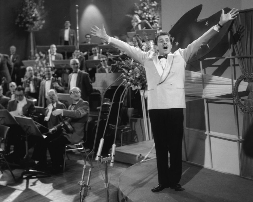 Domenico Modugno (1958), Bestanddeelnr 909-4001 (cropped)
