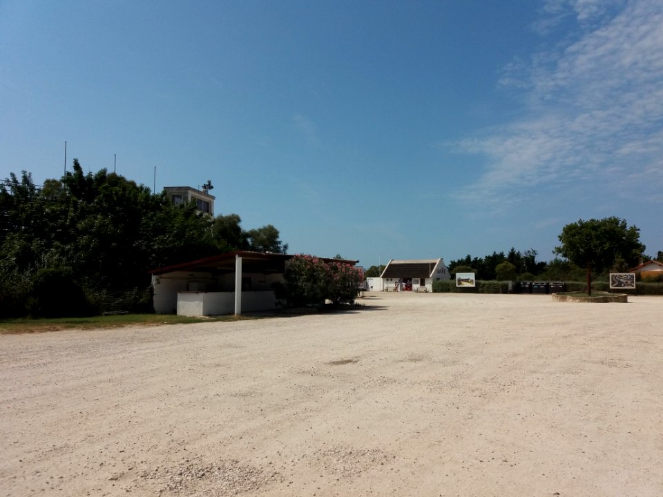 Domaine de Méjanes - Arènes et gare
