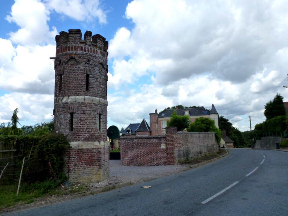 Dohem (Pas-de-Calais, Fr) château de Dohem, la tour
