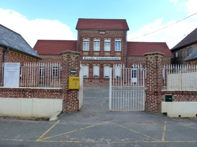 Dohem (Pas-de-Calais, Fr) mairie, école communale