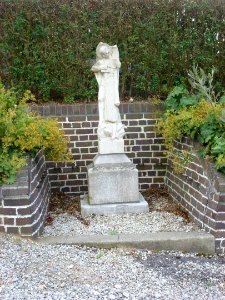 Dohem (Pas-de-Calais, Fr) statue Saint Michel