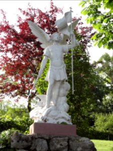 Dolving (Moselle) Couvent de Saint-Ulrich, jardin, ange Michael