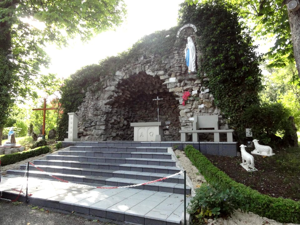 Dolving (Moselle) Couvent de Saint-Ulrich, jardin, grotte de Lourdes