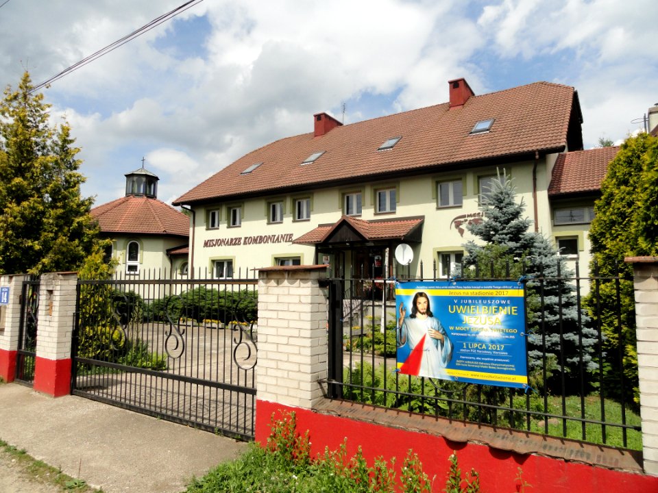 Dom Rekolekcyjny i kaplica Ojców Kombonianów, Warszawa ul. Łączna 14