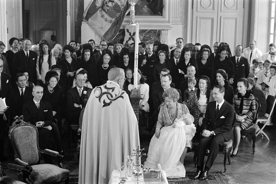 Doop van prins Carlos Xavier Bernardo , zoon van prinses Irene , op Kasteel Lign, Bestanddeelnr 923-2457
