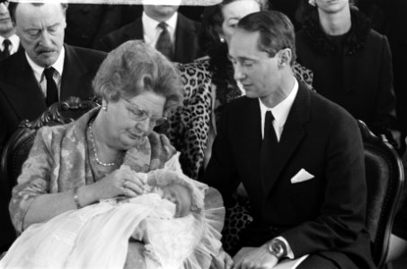 Doop van prins Carlos Xavier Bernardo , zoon van prinses Irene , op Kasteel Lign, Bestanddeelnr 923-2422