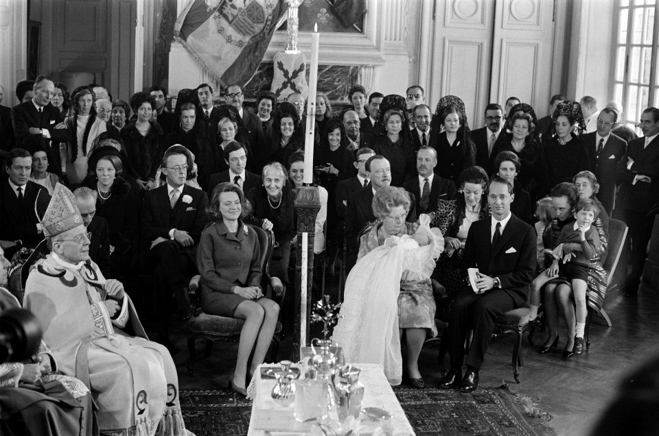 Doop van prins Carlos Xavier Bernardo , zoon van prinses Irene , op Kasteel Lign, Bestanddeelnr 923-2436