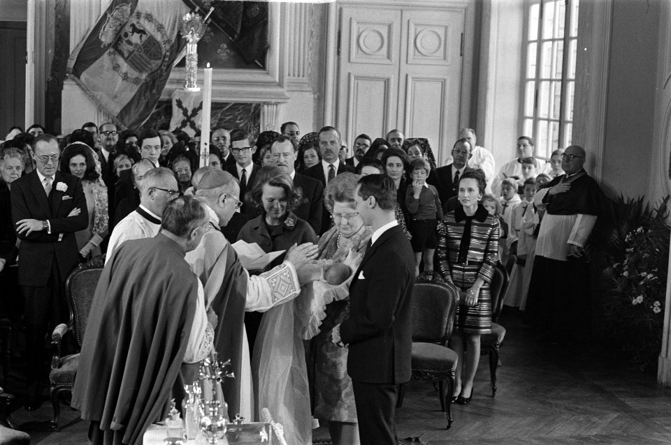 Doop van prins Carlos Xavier Bernardo , zoon van prinses Irene , op Kasteel Lign, Bestanddeelnr 923-2455