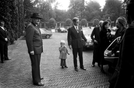 Doop Prins Floris Frederik Martijn in kapel Paleis Het Loo aankomst, Bestanddeelnr 928-2066