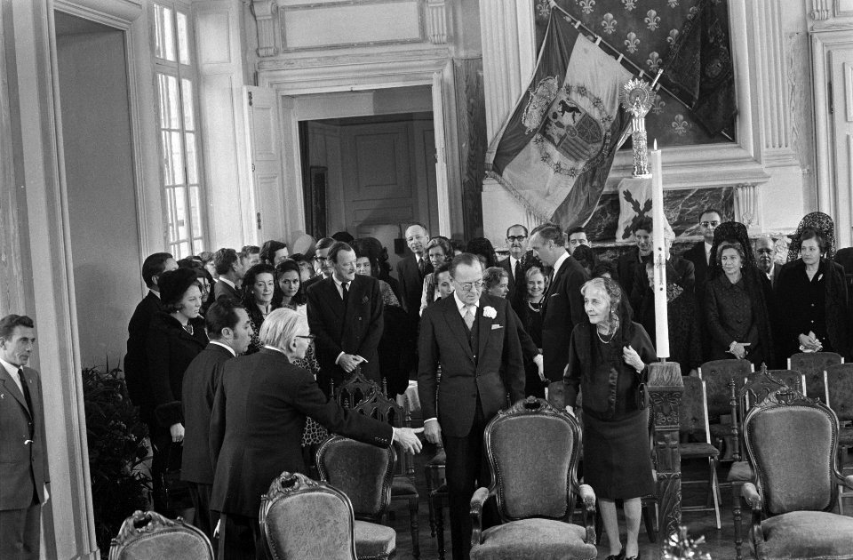 Doop van prins Carlos Xavier Bernardo , zoon van prinses Irene , op Kasteel Lign, Bestanddeelnr 923-2451