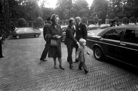 Doop Prins Floris Frederik Martijn in kapel Paleis Het Loo aankomst, Bestanddeelnr 928-2064