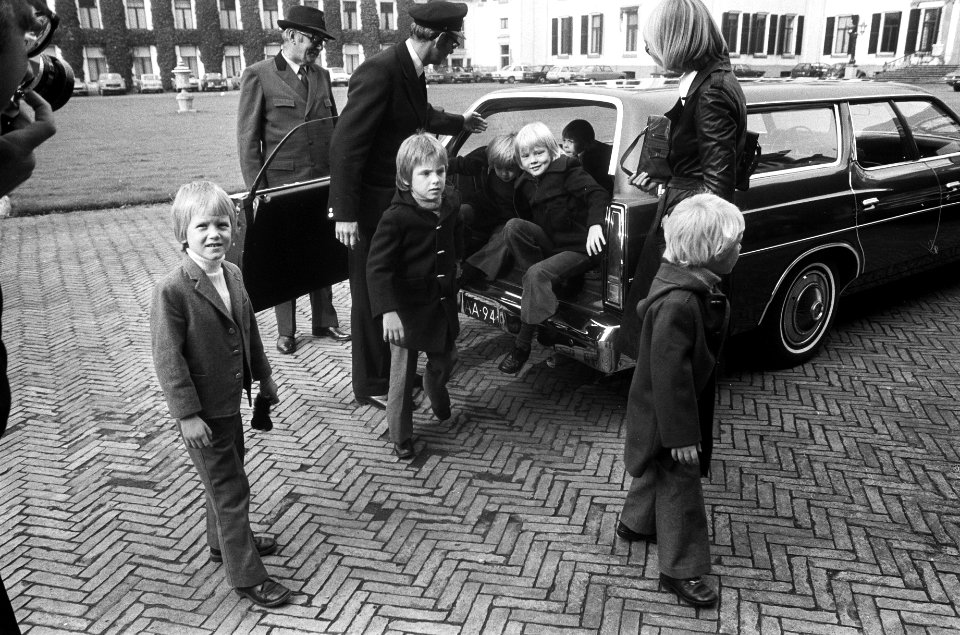 Doop Prins Floris Frederik Martijn in kapel Paleis Het Loo aankomst prinsjes, Bestanddeelnr 928-2052