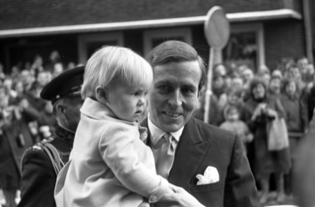 Doop Prins Johan Friso in Domkerk te Utrecht ,7 Prins Claus met Prins Willem Ale, Bestanddeelnr 921-9729