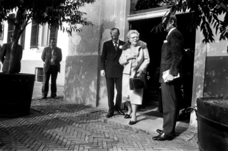 Doop Prins Floris Frederik Martijn in kapel Paleis Het Loo aankomst, Bestanddeelnr 928-2067