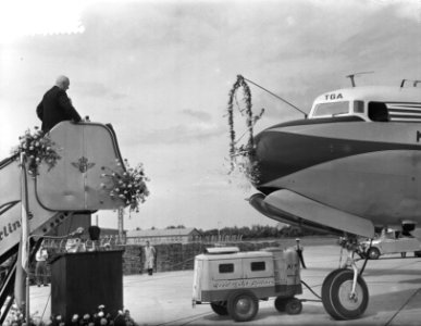 Doop Douglas DCGA door mevrouw Damme, Bestanddeelnr 905-8482