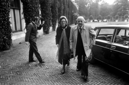 Doop Prins Floris Frederik Martijn in kapel Paleis Het Loo aankomst, Bestanddeelnr 928-2063