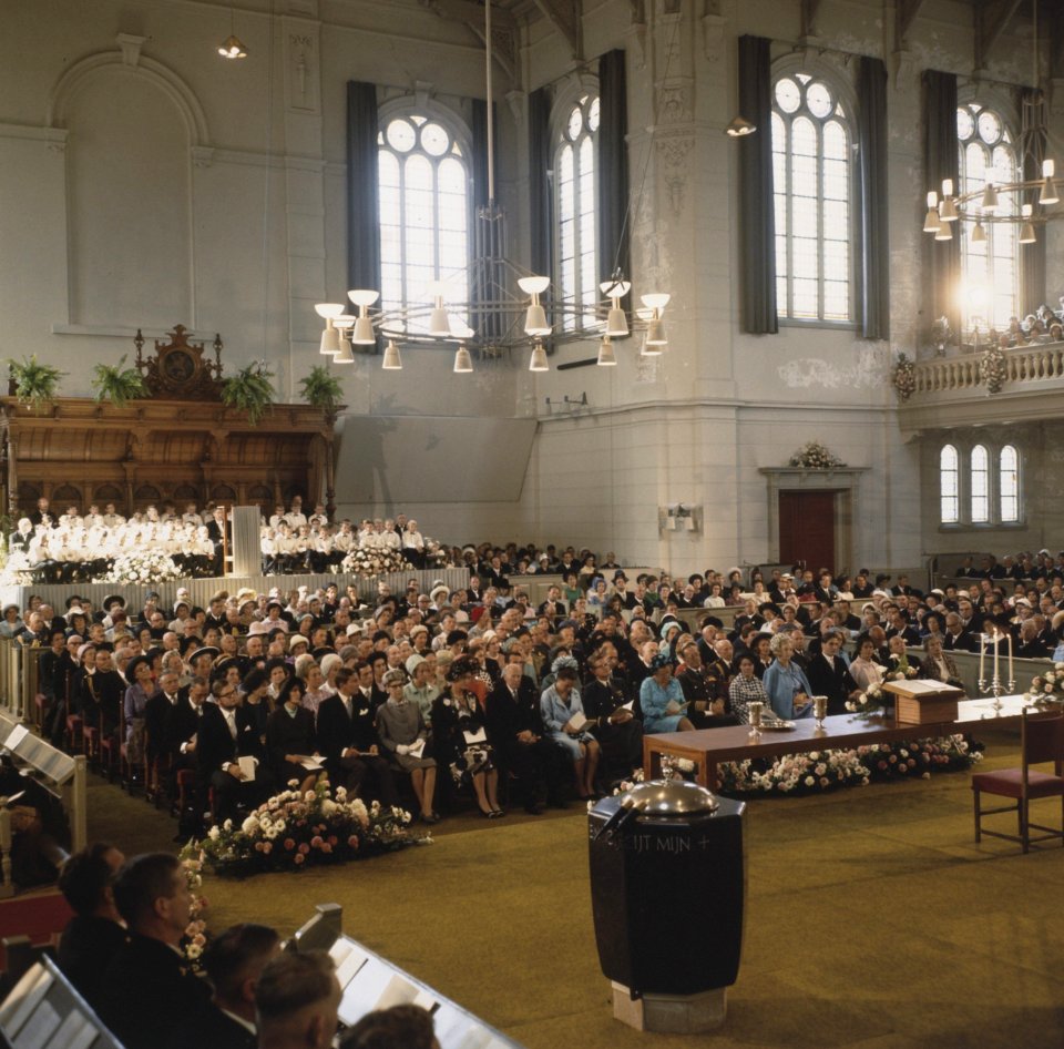 Doop van Prins Maurits in de Grote Kerk te Apeldoorn overzicht kerk na doop, Bestanddeelnr 254-8162