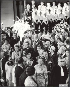 Doop van prins Maurits in de Grote Kerk te Apeldoorn. De koninklijke familie vo…, Bestanddeelnr 019-0039