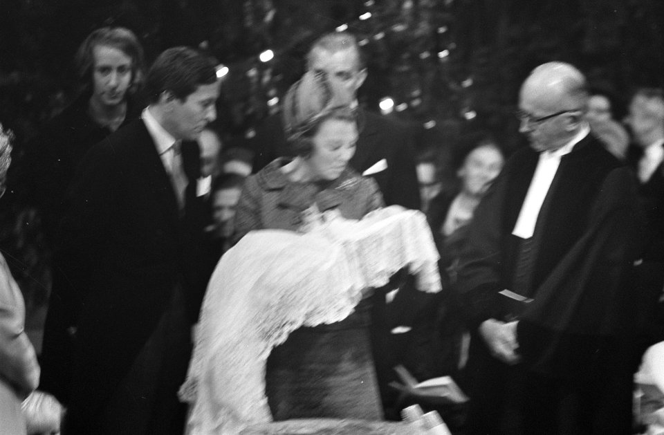 Doop van prins Johan Friso in de Domkerk te Utrecht , vlnr prins Claus, prinses , Bestanddeelnr 921-9742