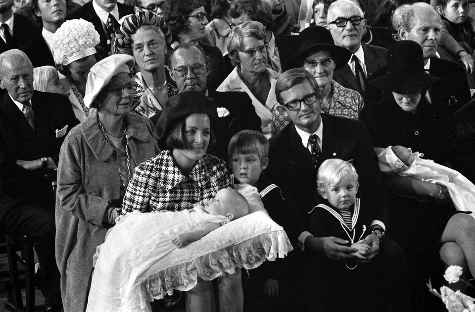 Doop prins Pieter Christiaan in Apeldoorn, prinses Margriet met Pieter-Christiaa, Bestanddeelnr 925-8510