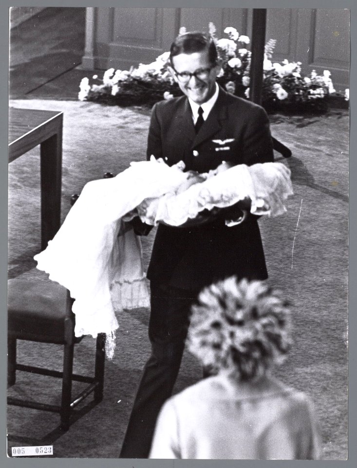Doop prins Maurits Mr Pieter van Vollenhoven, prins Maurits en prinses Margrie…, Bestanddeelnr 005-0523