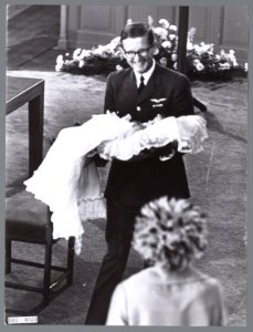 Doop prins Maurits Mr Pieter van Vollenhoven, prins Maurits en prinses Margrie…, Bestanddeelnr 005-0523