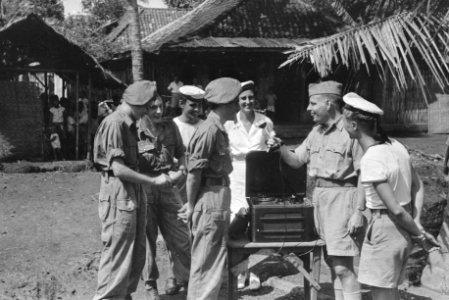 Door de brigade sportofficier van de T-Brigade werd een wandelmars georganiseerd, Bestanddeelnr 1757-2-1