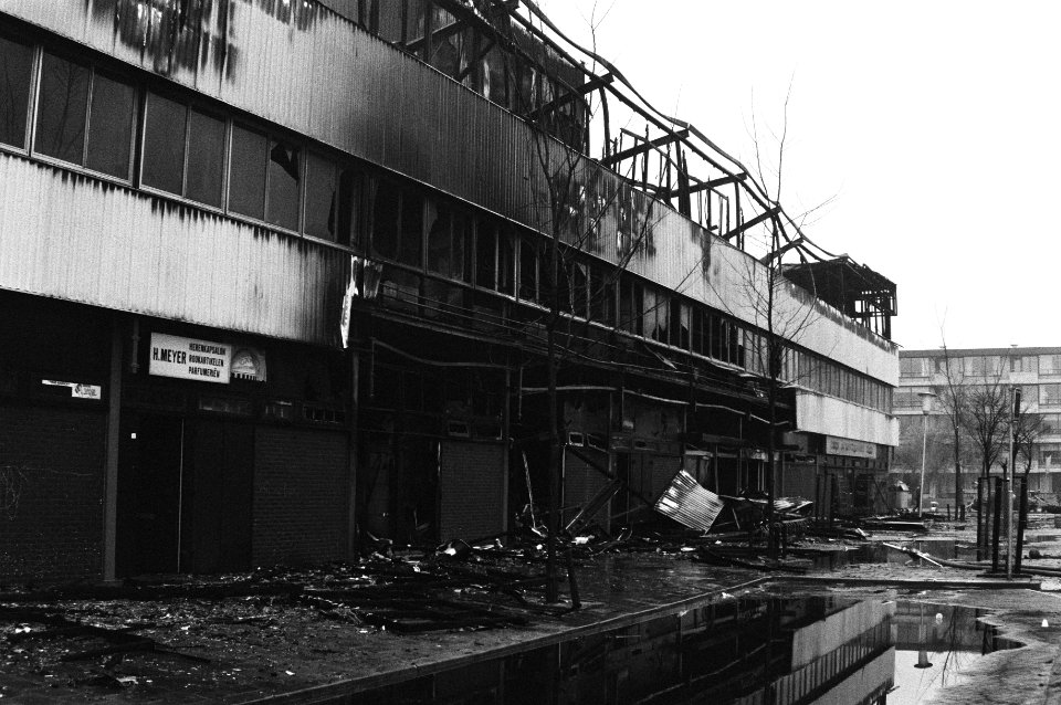 Door brand verwoest winkelcentrum in Ridderkerk 27 januari 1981, Bestanddeelnr 931-2868