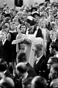 Doop Willem Alexander in Sint Jacobskerk te Den Haag Zuster met prinsje, Bestanddeelnr 920-6666