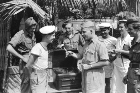 Door de brigade sportofficier van de T-Brigade werd een wandelmars georganiseerd, Bestanddeelnr 1757-2-3