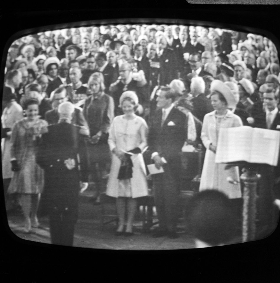 Doop Willem Alexander van TV af, Bestanddeelnr 920-6681