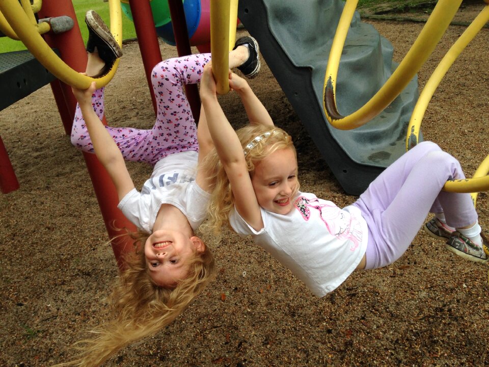 Equipment monkey bars girls