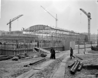 Doorwerken bij vorst bij de bouw van de Nederlandse Bank aan het Frederiksplein, Bestanddeelnr 915-8273