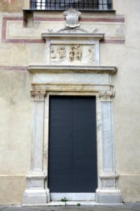 Doorway with relief - Museo Diocesano (Genoa) - DSC01298