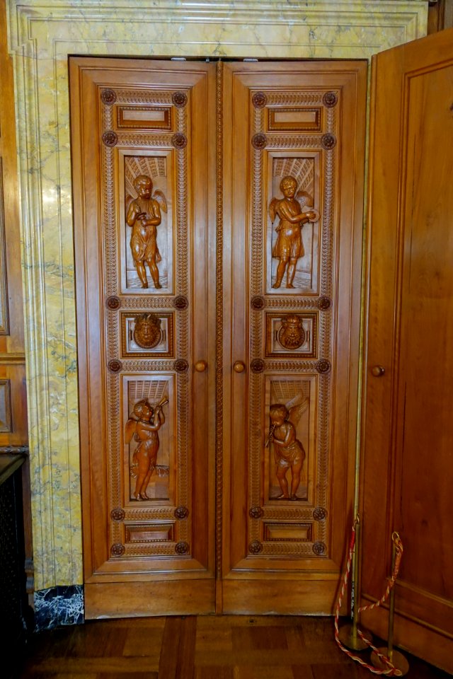 Door 1, carving by Vincenzo Favenza, Venice, 1849-1853, after Donatello's High Altar in the Santo of Padua, boxwood - Dining Room - Kingston Lacy - Dorset, England - DSC03442