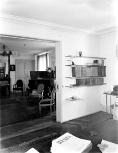 Doorzicht in het woonhuis van Marie Chauvel, Bestanddeelnr 190-0838