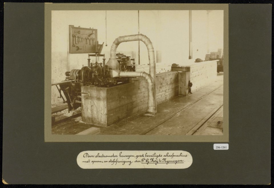 Door elektromotor bewogen, goed beveiligde schaafmachine met spaan- en stofafzu…, Bestanddeelnr 256-1261