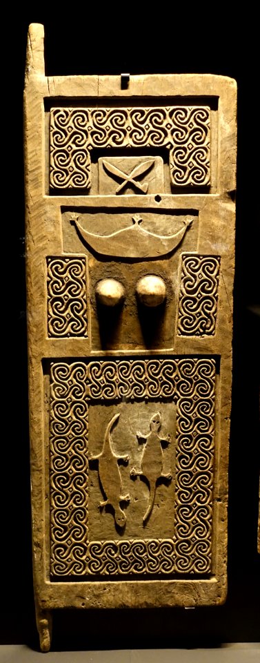 Door, Bobonaro, East Timor, c. 1900, rosewood - Museu do Oriente - Lisbon, Portugal - DSC07005