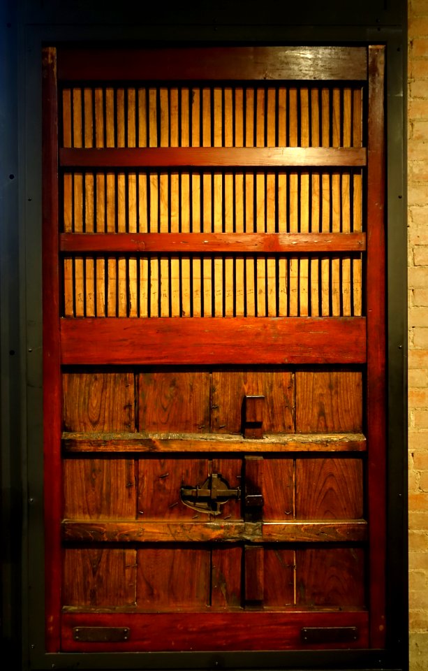 Door, Japan, late Edo period, 1700s-1800s AD, wood, iron - The Ann and Gabriel Barbier-Mueller Museum - DSC05538