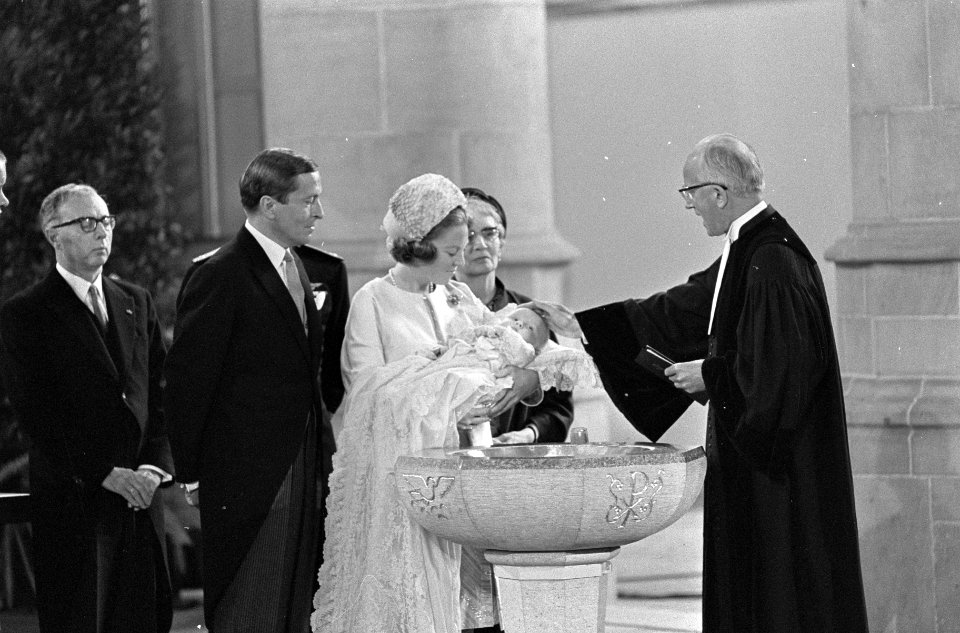 Doop Willem Alexander in Sint Jacobskerk . Dominee Kater doopt prins Willem Alex, Bestanddeelnr 920-6642