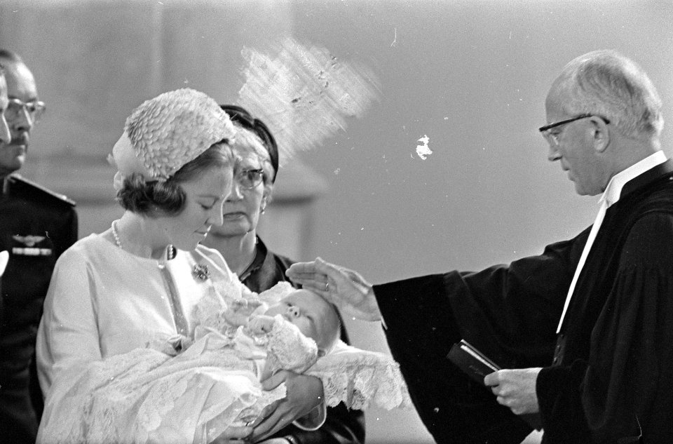Doop Willem Alexander in Sint Jacobskerk . Dominee Kater doopt prins Willem Alex, Bestanddeelnr 920-6641