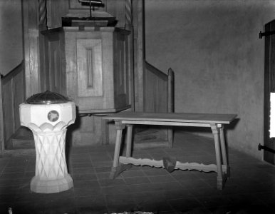 Doopvont en avondmaalstafel in kerk te Oosterbeek, Bestanddeelnr 904-1711
