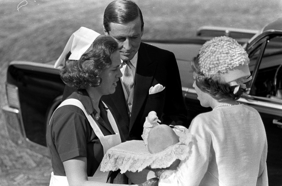 Doop Willem Alexander . Prinses Beatrix met prins Alexander , prins Claus en zus, Bestanddeelnr 920-6622
