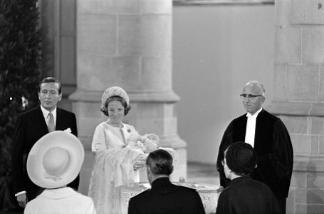 Doop Willem Alexander in Sint Jacobskerk . Prinses Beatrix en prins Alexander en, Bestanddeelnr 920-6654