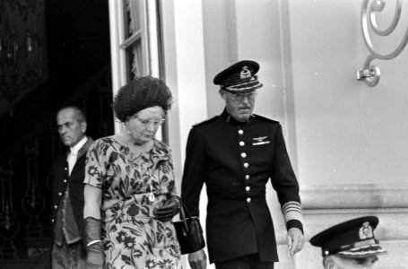 Doop Willem Alexander . Prins Bernhard met snor bij Huis ten Bosch, Bestanddeelnr 920-6612