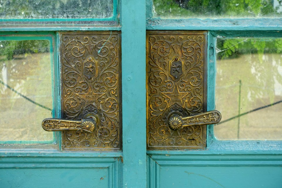 Door handles - Laeken Royal Greenhouses - Royal Castle of Laeken - Brussels, Belgium - DSC07394