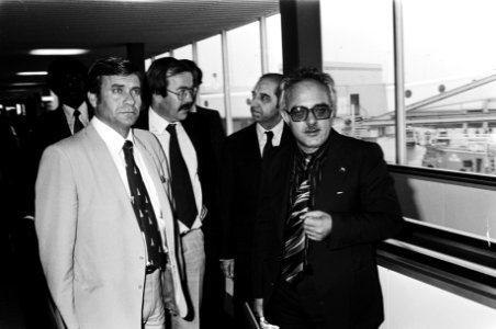 Door Israel uitgewezen Palestijnse burgemeesters (oa van Hebron) op Schiphol , Bestanddeelnr 930-8849